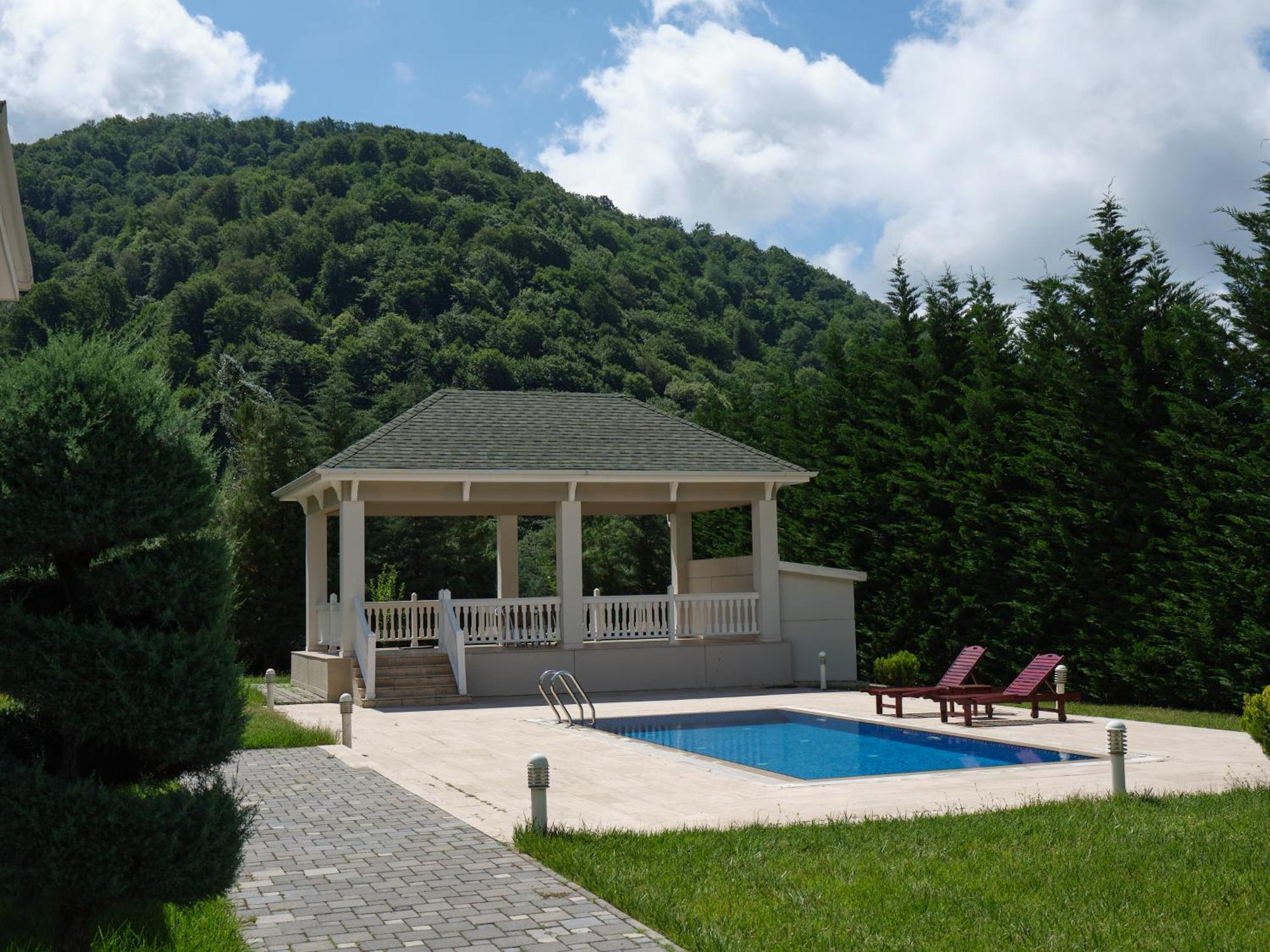 Qafqaz Riverside Hotel Gabala Eksteriør bilde The swimming pool at the resort