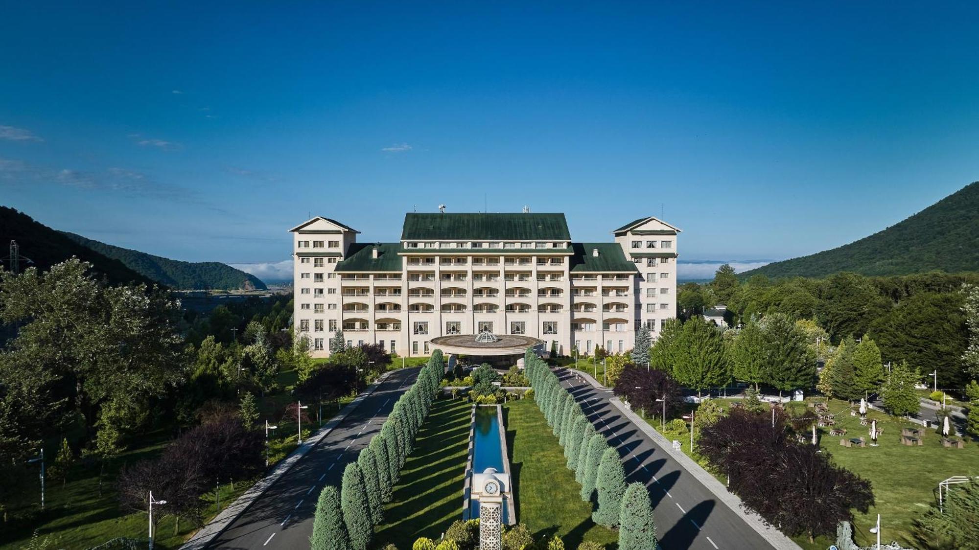 Qafqaz Riverside Hotel Gabala Eksteriør bilde The Omni Grove Park Inn