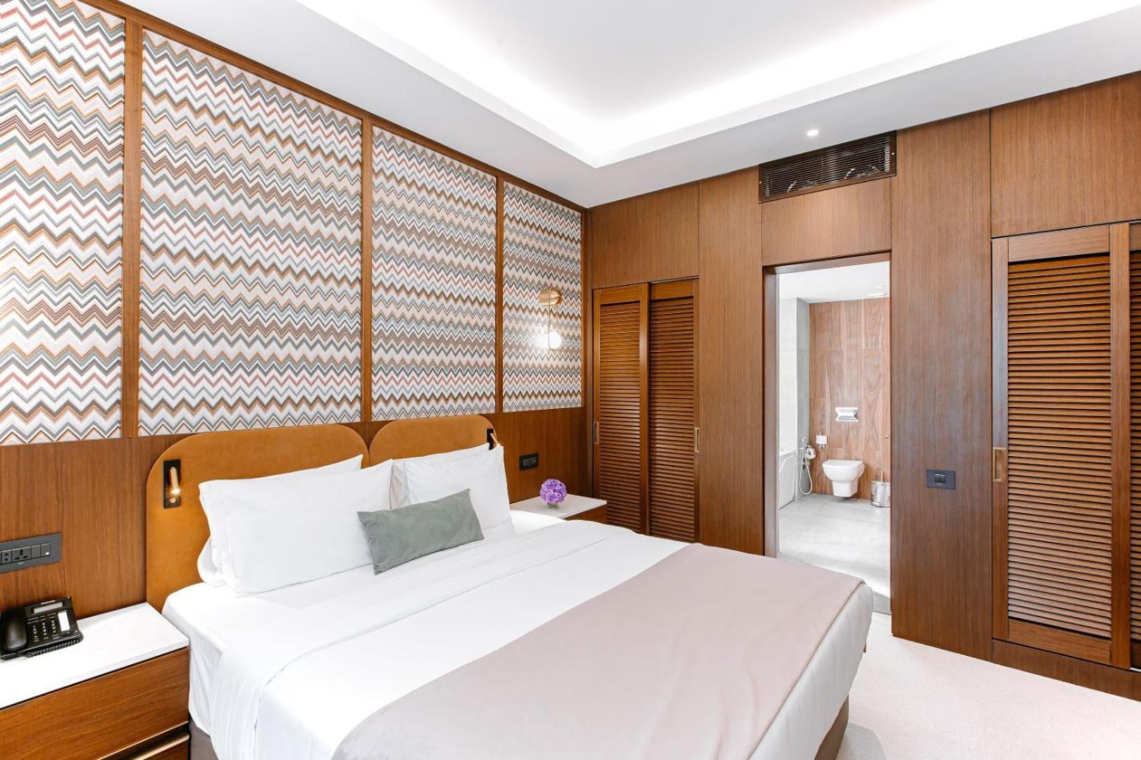 Qafqaz Riverside Hotel Gabala Eksteriør bilde A bedroom at the hotel